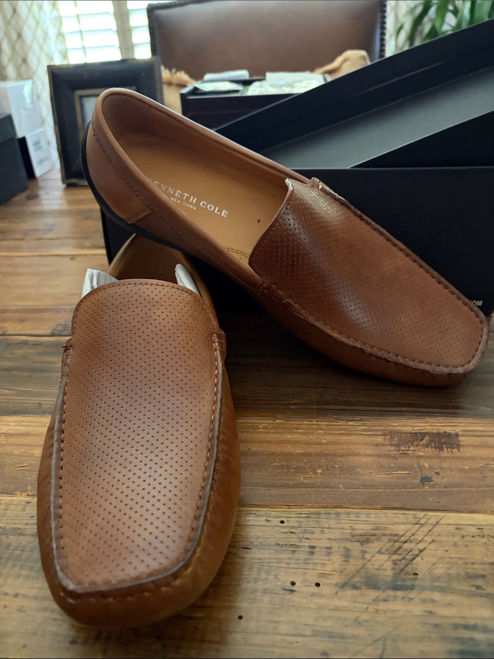 Kenneth Cole Men’s Tan Perforated Leather Slip-On Loafers. Size  10.5